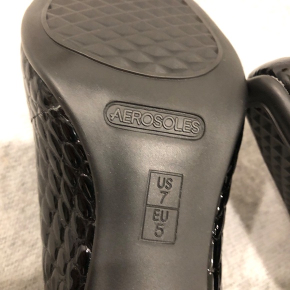 NWT - Aerosoles Black Patent Reptile Textured Heeled Pumps - Picture 13 of 14